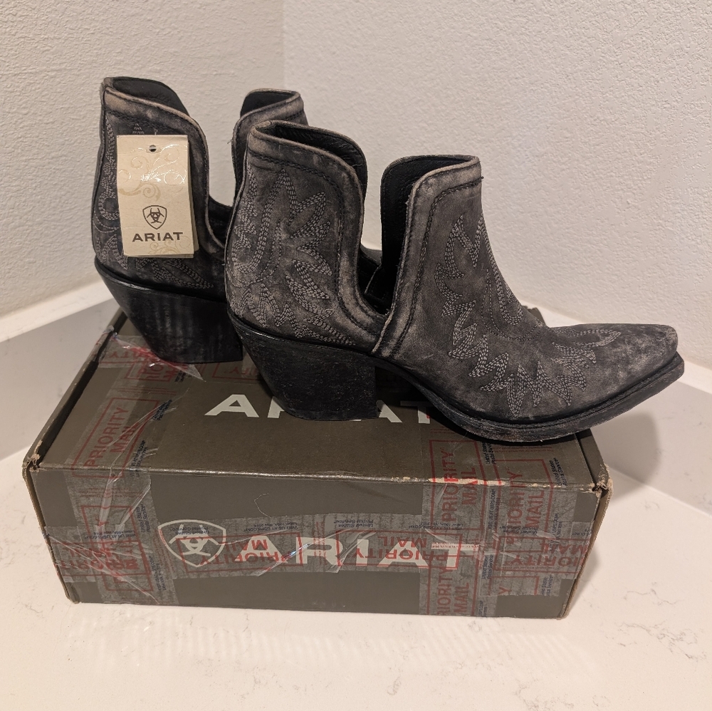 Ariat Dixon 8 NWT